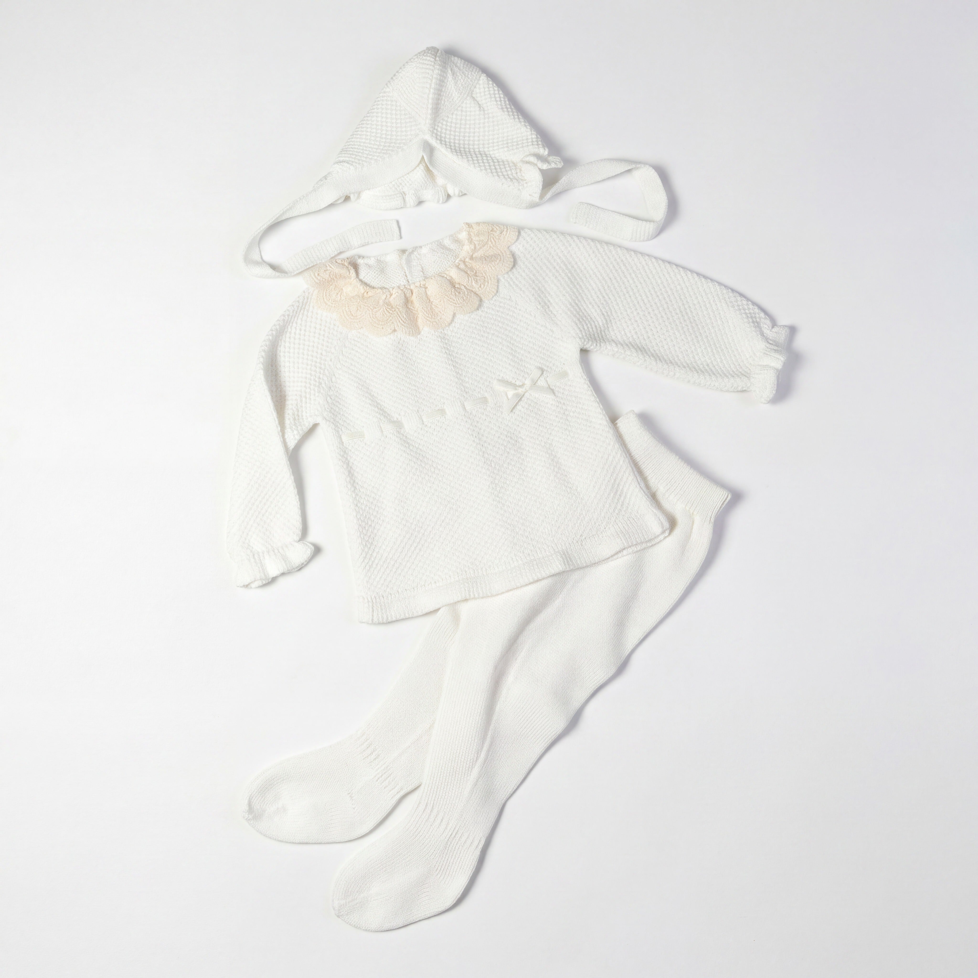 Newborn White with Beige Lace Bow Set 3 Pieces — view 4 — handcrafted in Spain — AGÜ Baby